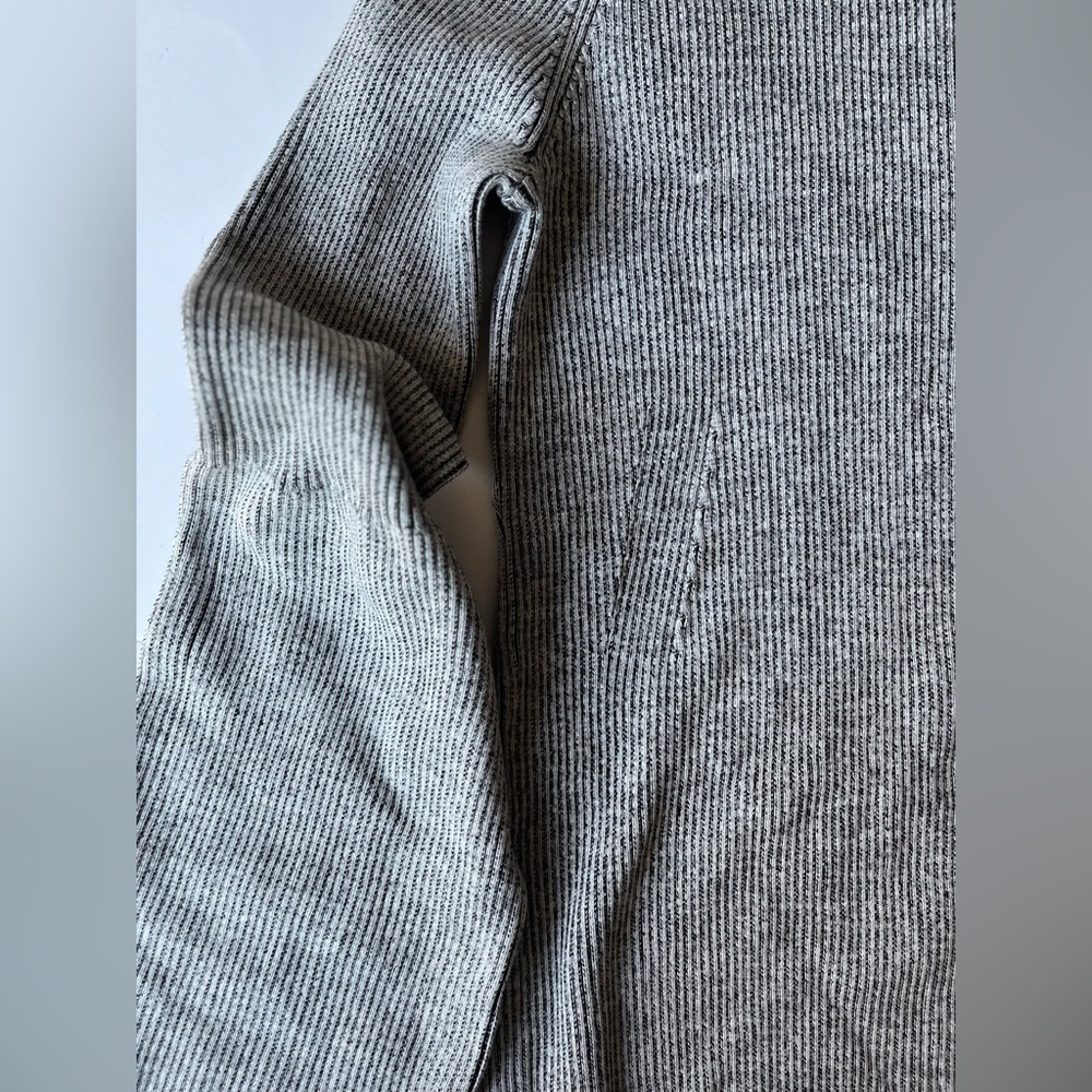 Who What Wear Neutral Grey Ribbed Trumpet Sleeve Sweater in Size XXL - Picture 6 of 10